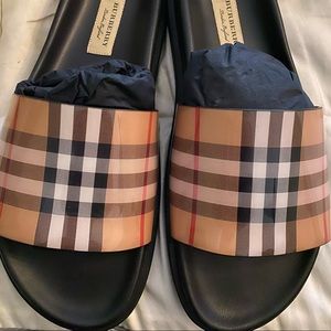 Burberry Women’s Vintage Check Pool Slides SZ 38